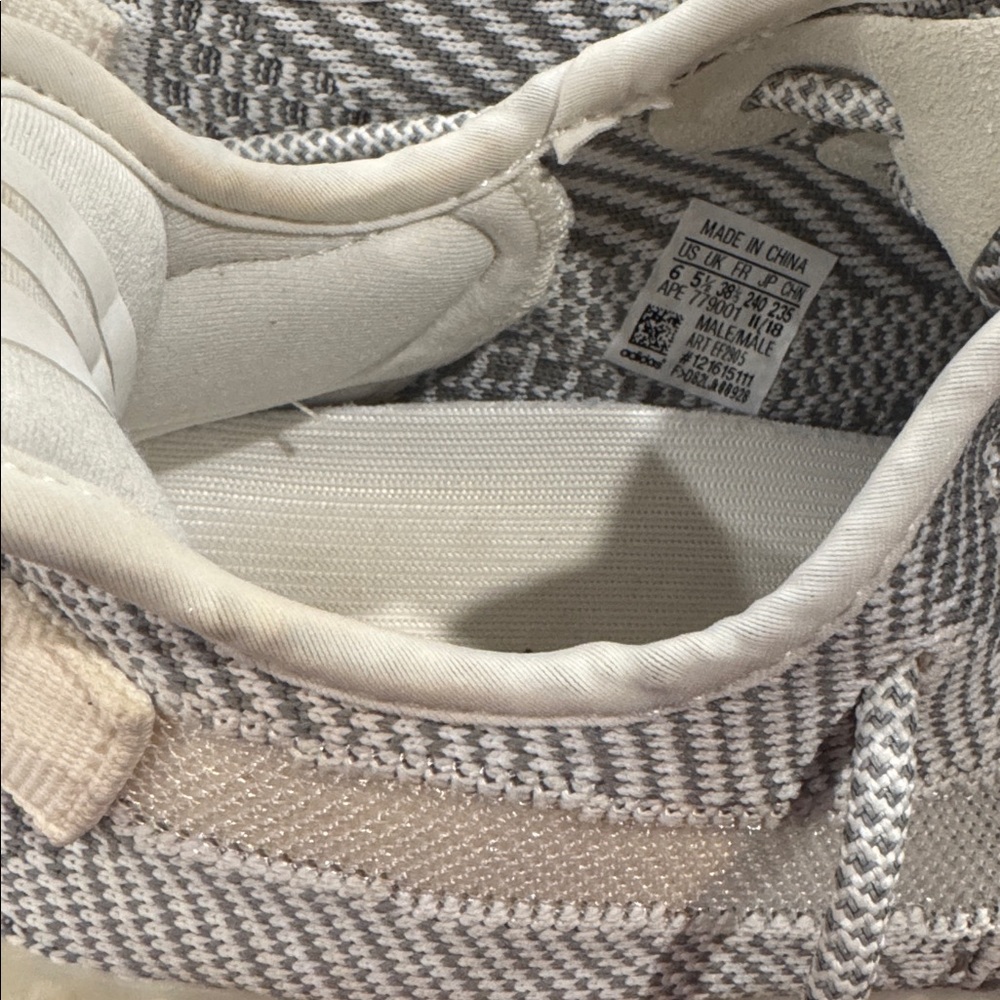 Yeezy Boost 350 V2 Static Gray and Cream Shoes - Picture 4 of 7